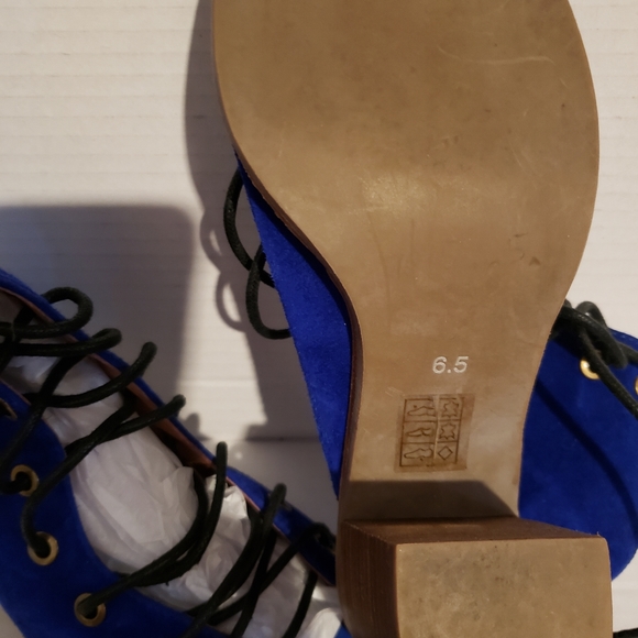 Shoes - Picture 2 of 5